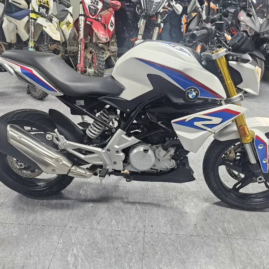 18년식 BMW G310R 완전신차급 짧은키로수 팝니다