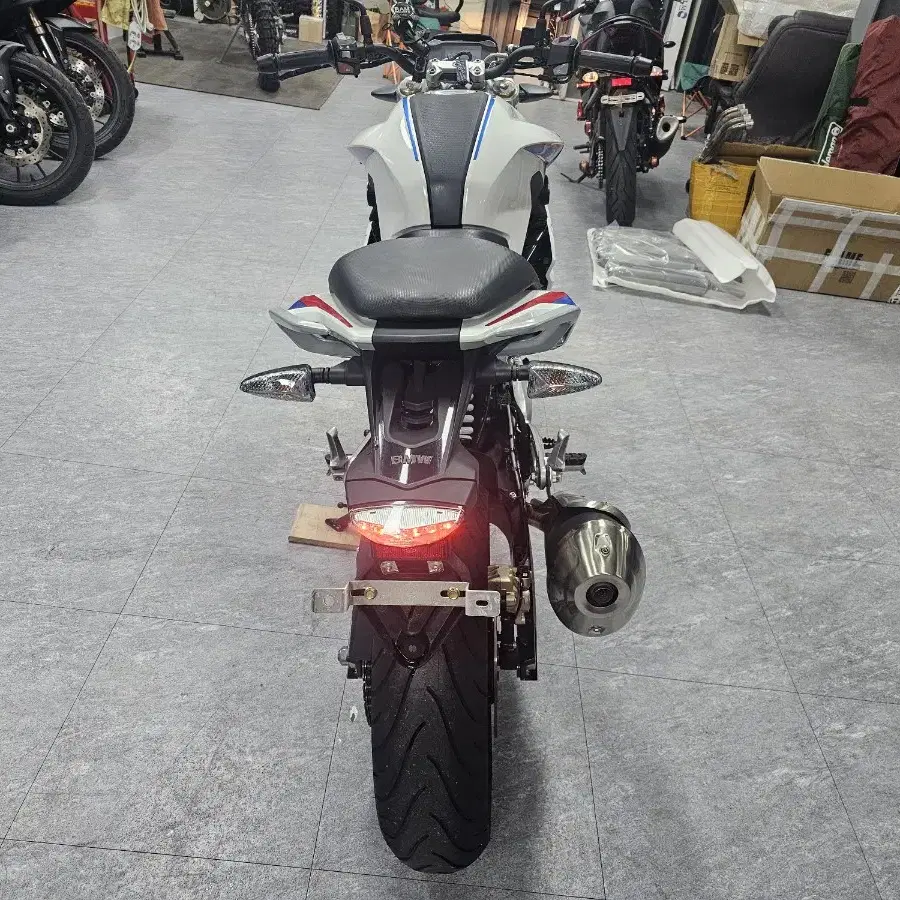 18년식 BMW G310R 완전신차급 짧은키로수 팝니다