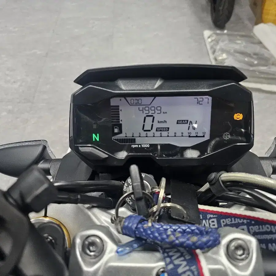 18년식 BMW G310R 완전신차급 짧은키로수 팝니다