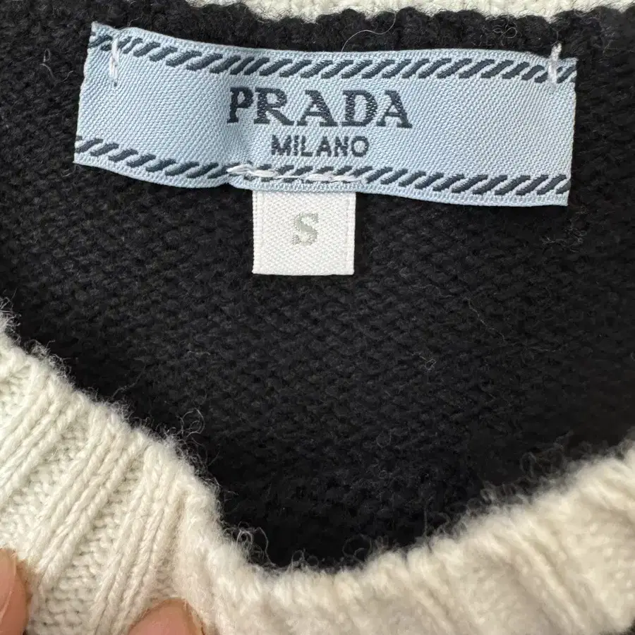 프라다 PRADA 캐시미어 크롭 니트