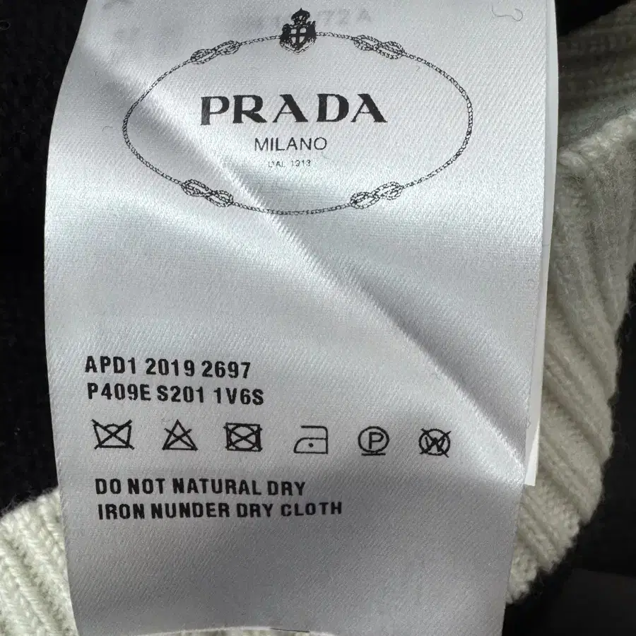 프라다 PRADA 캐시미어 크롭 니트