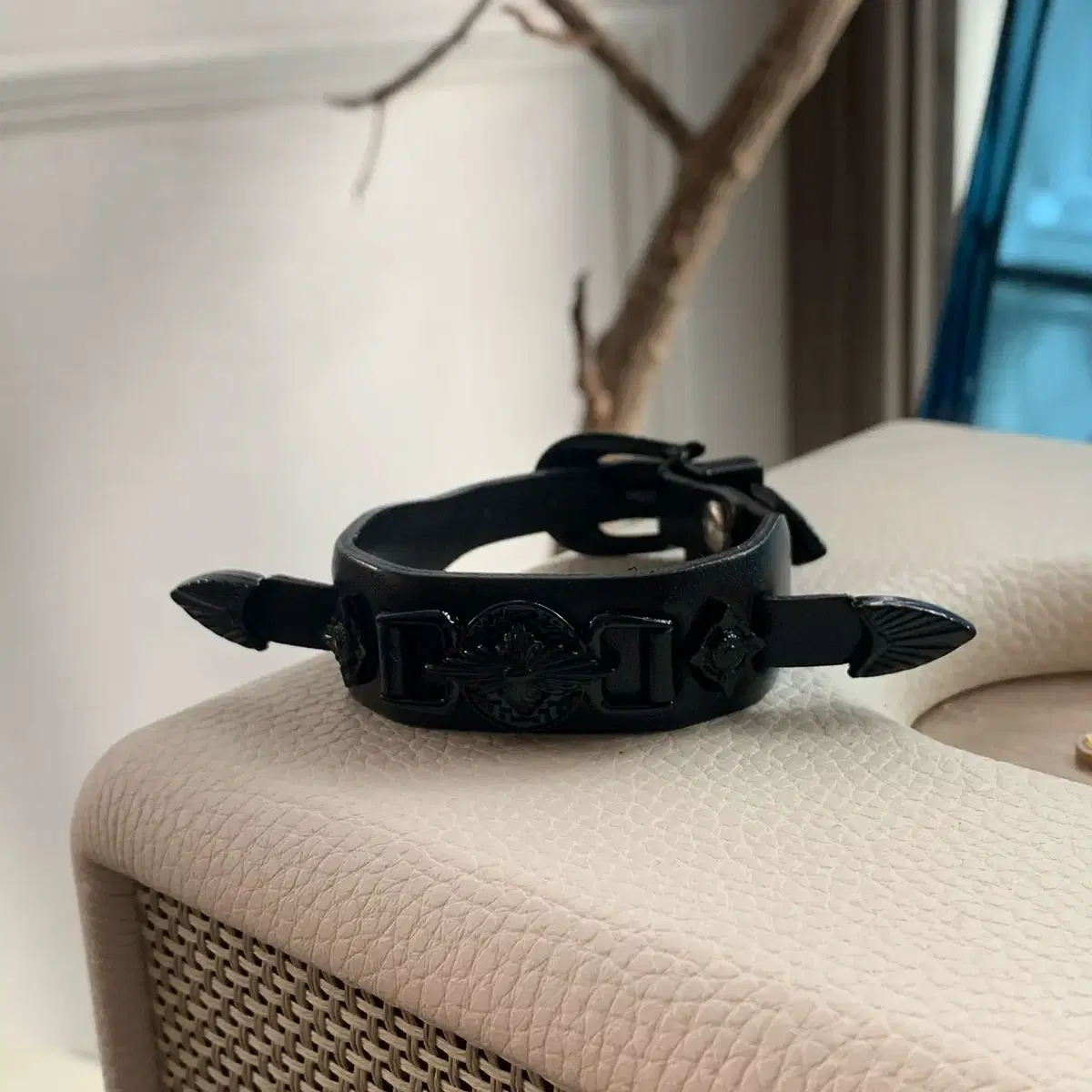 TOGA 토가 CONCHO BELT BANGLE 콘초 벨트 뱅글