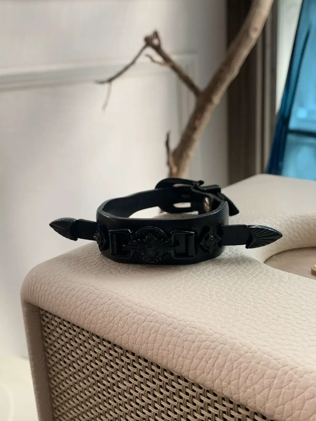 TOGA 토가 CONCHO BELT BANGLE 콘초 벨트 뱅글