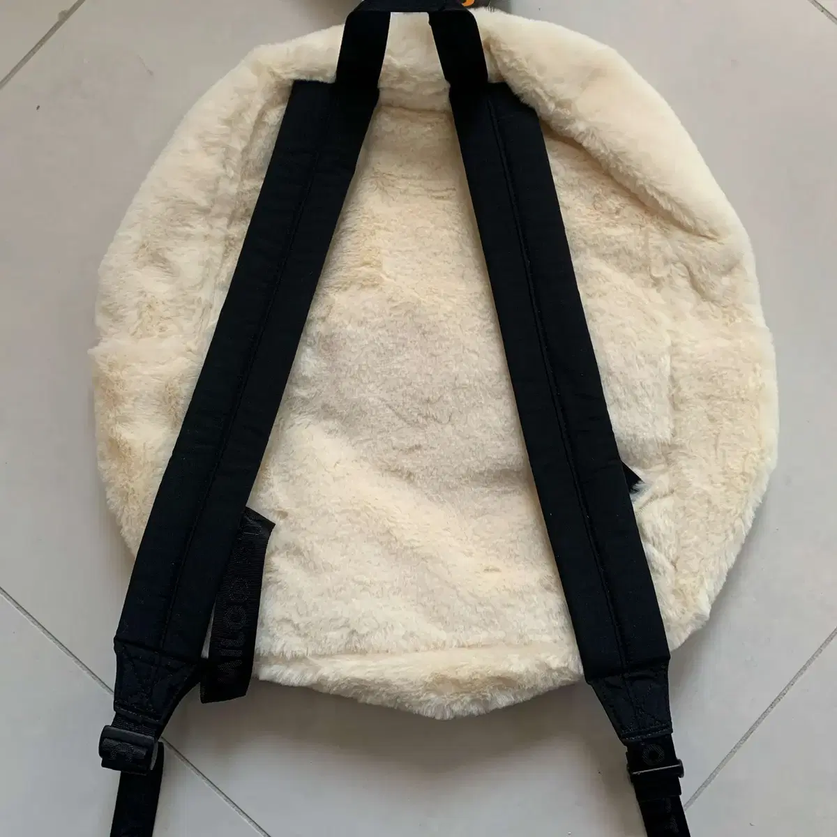 BAPE 베이프 WHITE FUR BAG 흰색 모피 가방