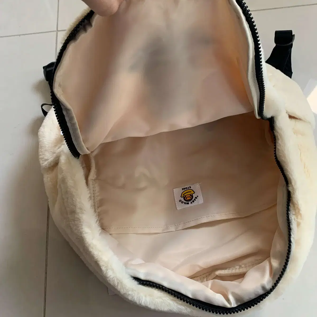 BAPE 베이프 WHITE FUR BAG 흰색 모피 가방