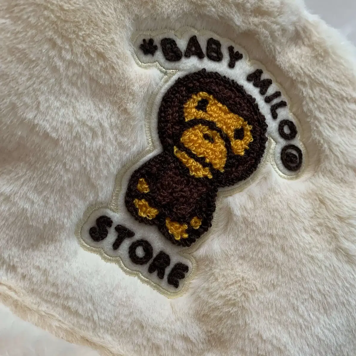 BAPE 베이프 WHITE FUR BAG 흰색 모피 가방