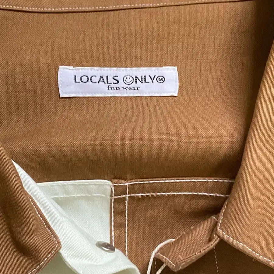 로컬스 온니 locals only 크롭 자켓 새상품 팝니다