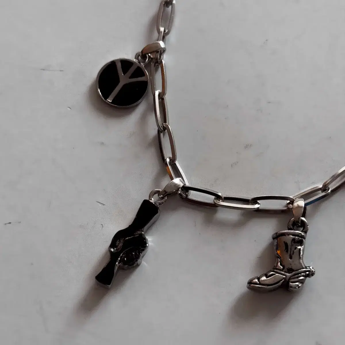 TOGA 토가 METAL MOTIF NECKLACE 메탈 모티브 목걸이