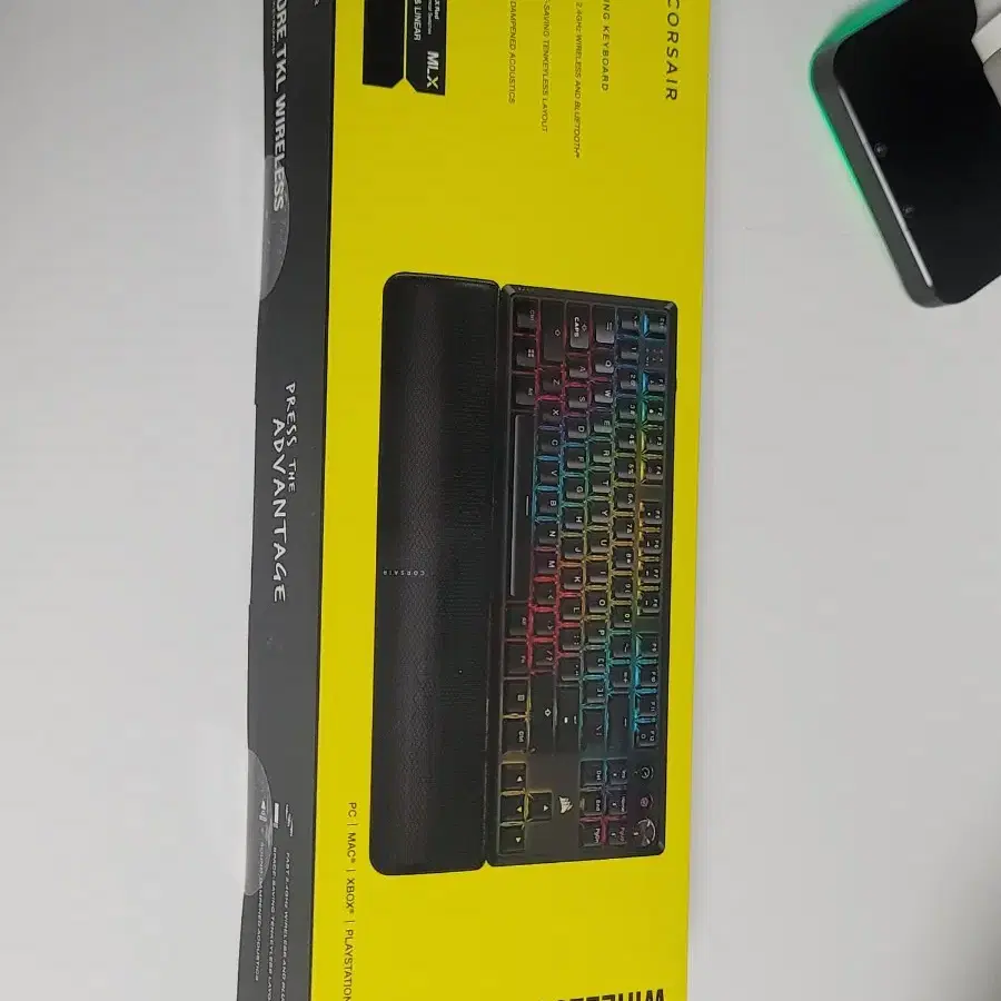 커세어 K70 RGB CORE TKL 무선 게이밍 키보드 적축 새상품