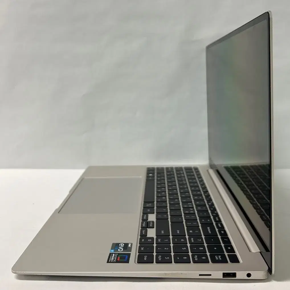 삼성 갤럭시북3 프로 16인치 NT960XFG i7 32GB 1TB노트북