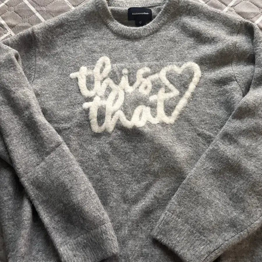 디네댓 Heart Logo Knit Sweater Heather Grey