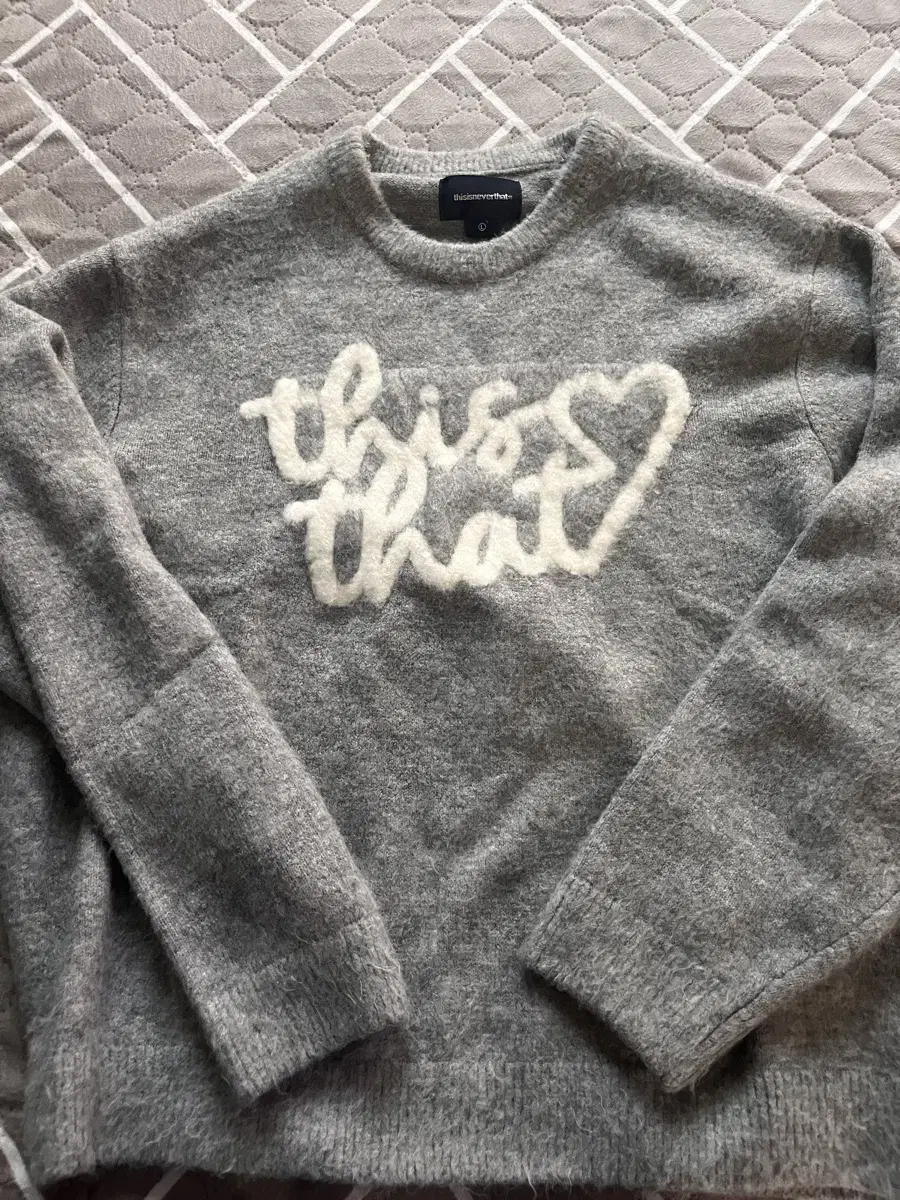 디네댓 Heart Logo Knit Sweater Heather Grey