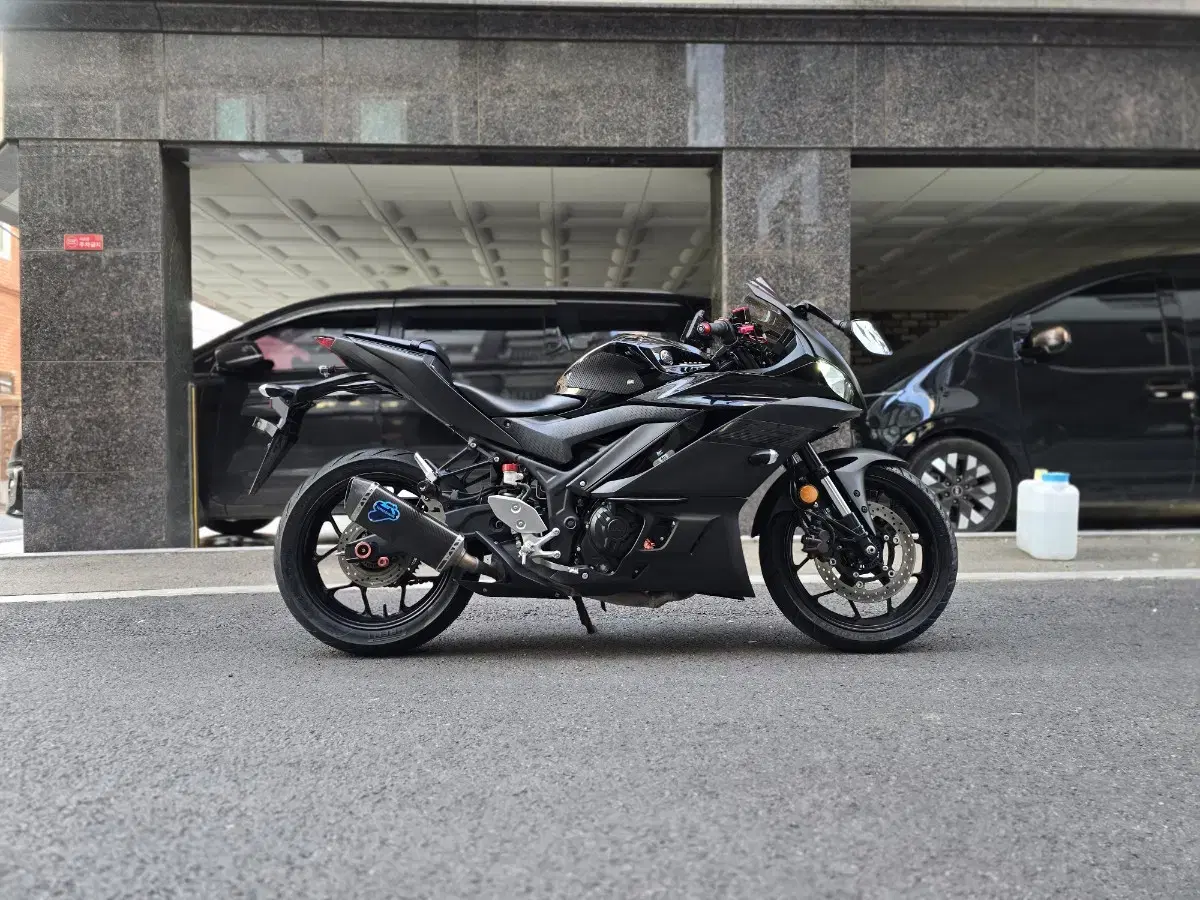 2020년식 야마하 YZF-R3 블랙 A급상태! 떼르미뇨니 옵션차량!