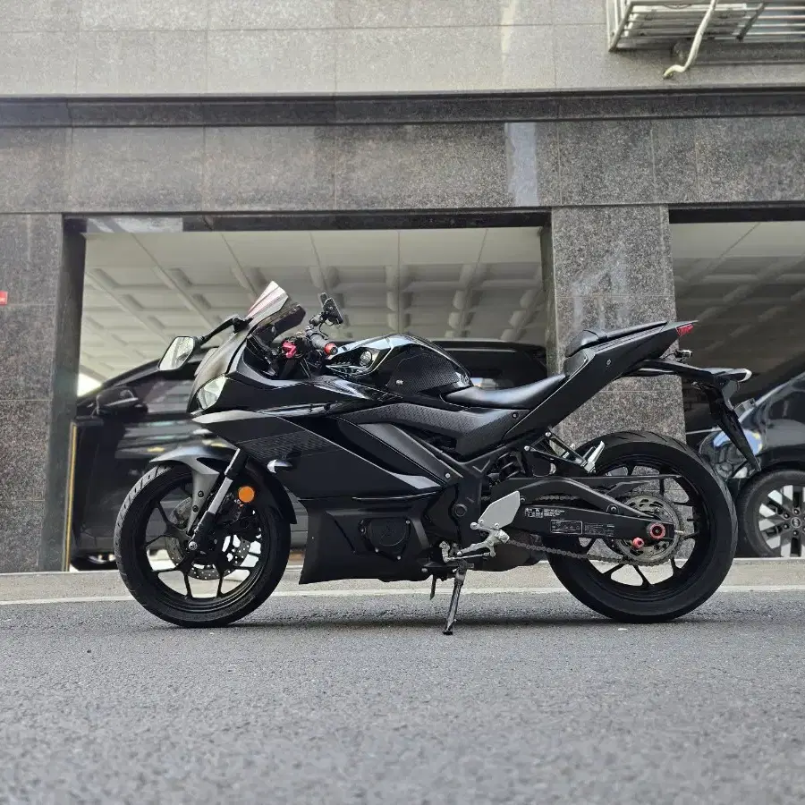 2020년식 야마하 YZF-R3 블랙 A급상태! 떼르미뇨니 옵션차량!