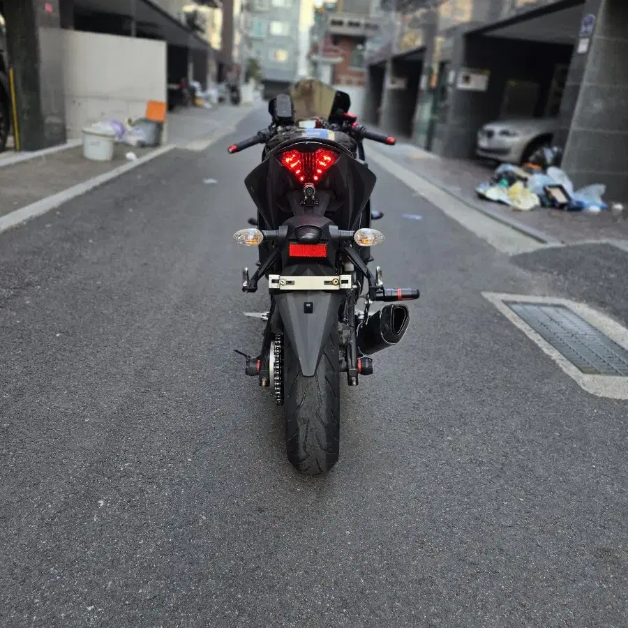 2020년식 야마하 YZF-R3 블랙 A급상태! 떼르미뇨니 옵션차량!