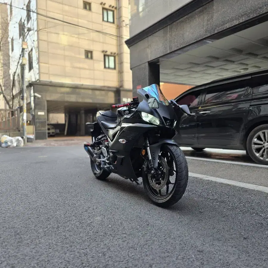 2020년식 야마하 YZF-R3 블랙 A급상태! 떼르미뇨니 옵션차량!