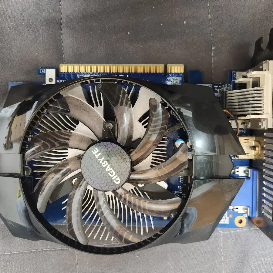 상태 좋은 지포스 GTX 650 D5 팝니다.