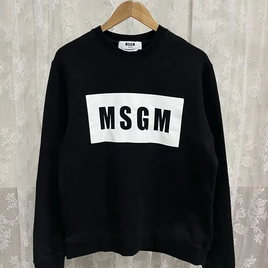 L) MSGM 박스 로고 맨투맨 블랙