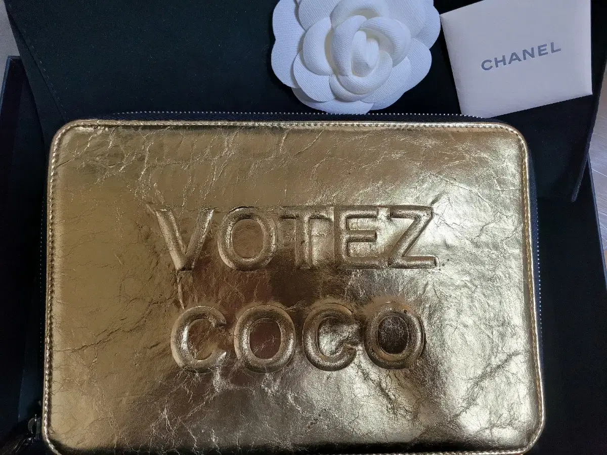 샤넬 보떼즈코코 골드 리미티드 Votez Coco gold clutch