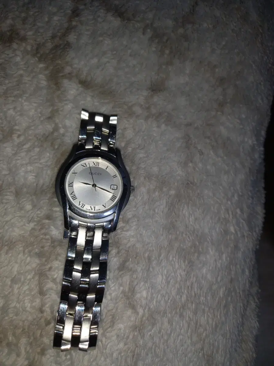 Selling Gucci 5500m watch