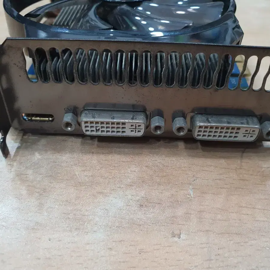 기가바이트 GTX 560 OC 1G 그래픽카드 팬소음