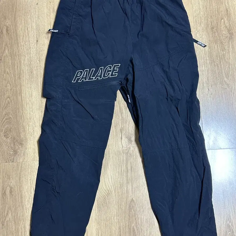 팔라스 (palace) 조거팬츠 쉘팬츠 m사이즈