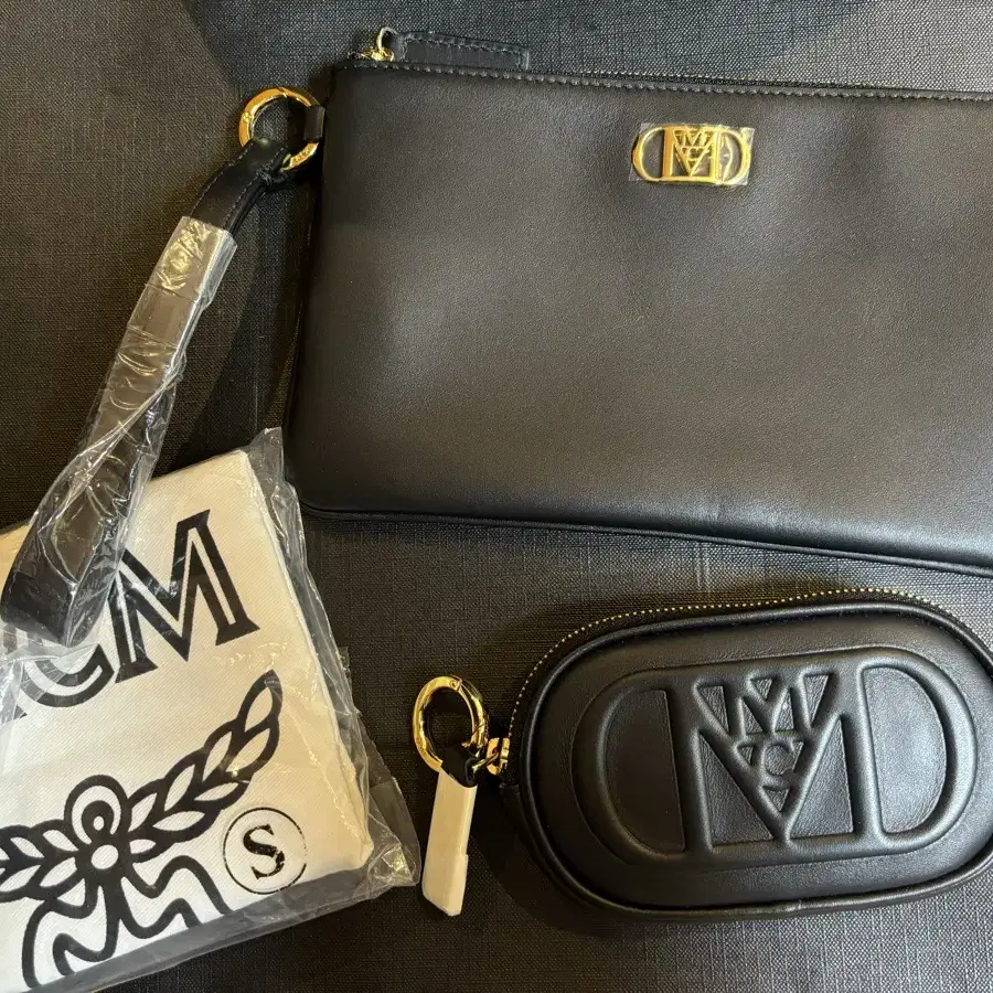 (새상품) MCM mini travia 손목 파우치