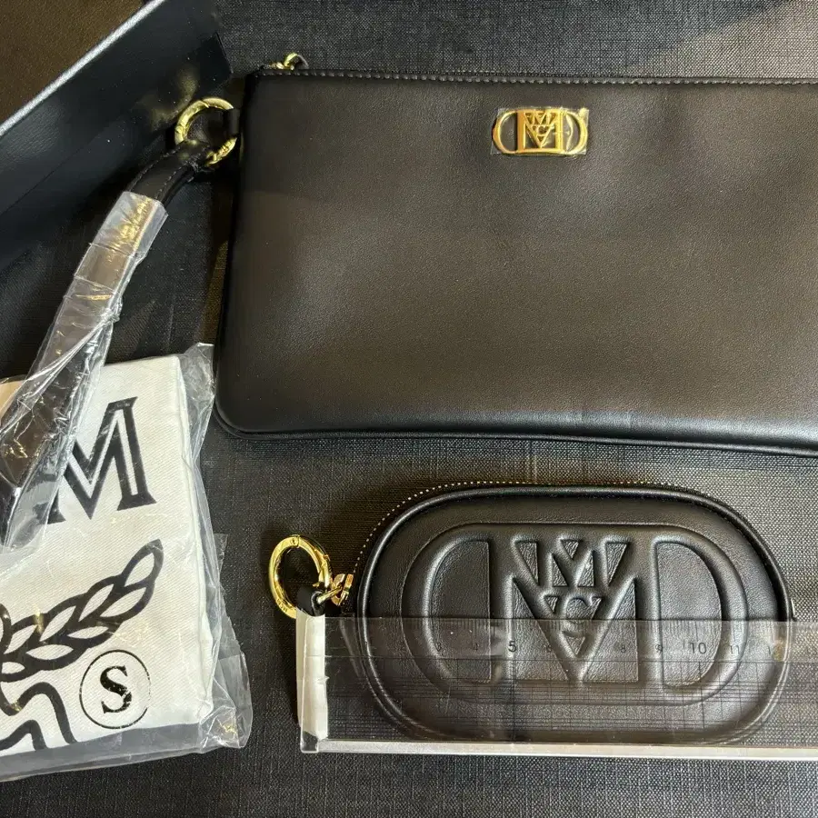 (새상품) MCM mini travia 손목 파우치