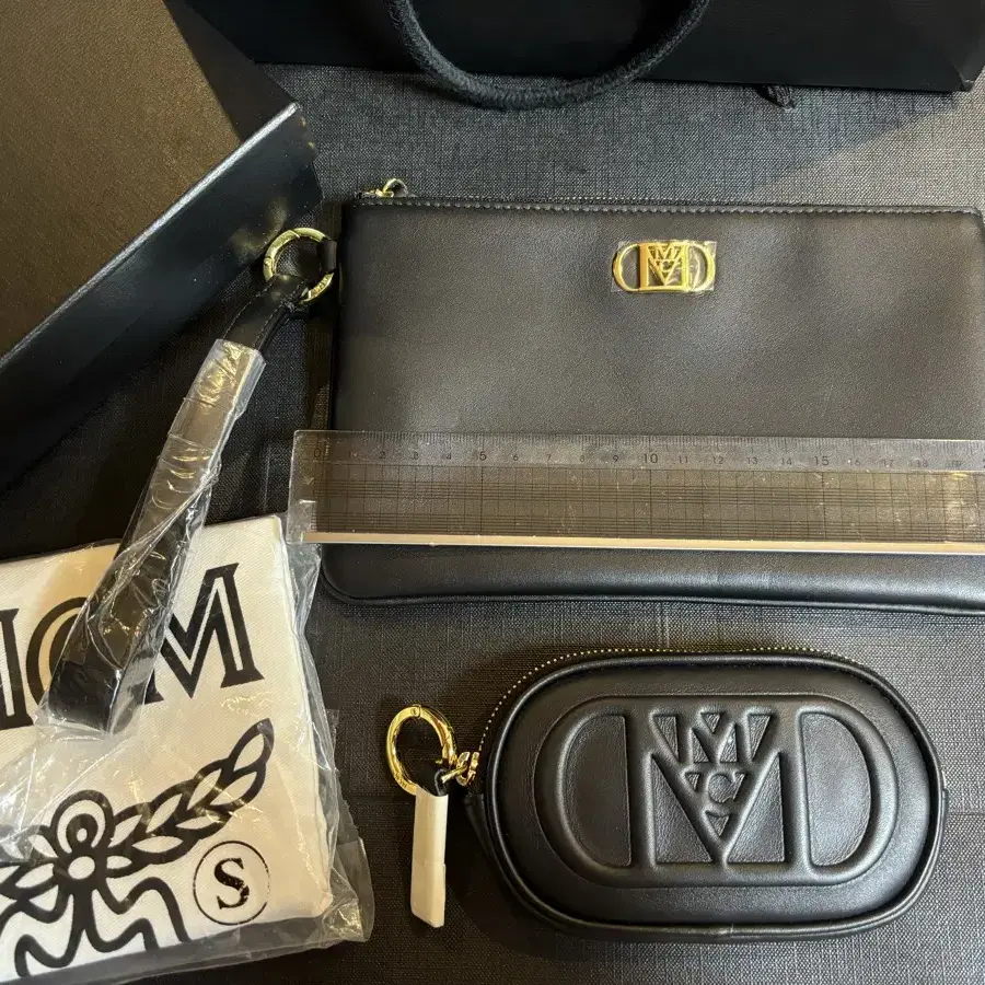 (새상품) MCM mini travia 손목 파우치