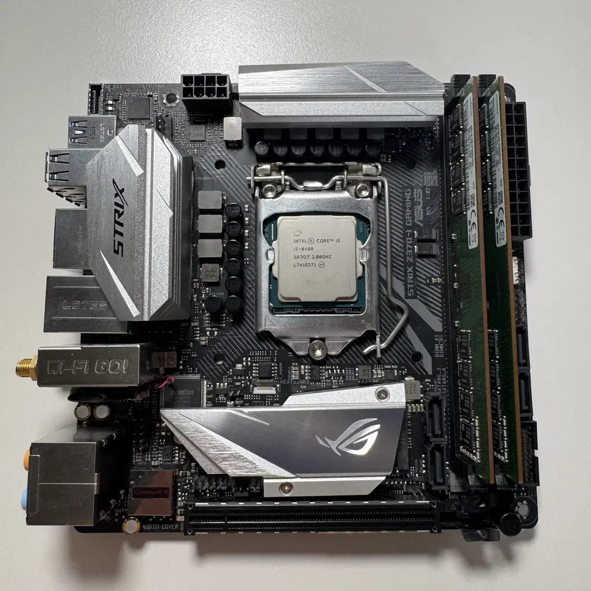 메인보드 ASUS Z370-I / 인텔 i5 8400 / 램16기가