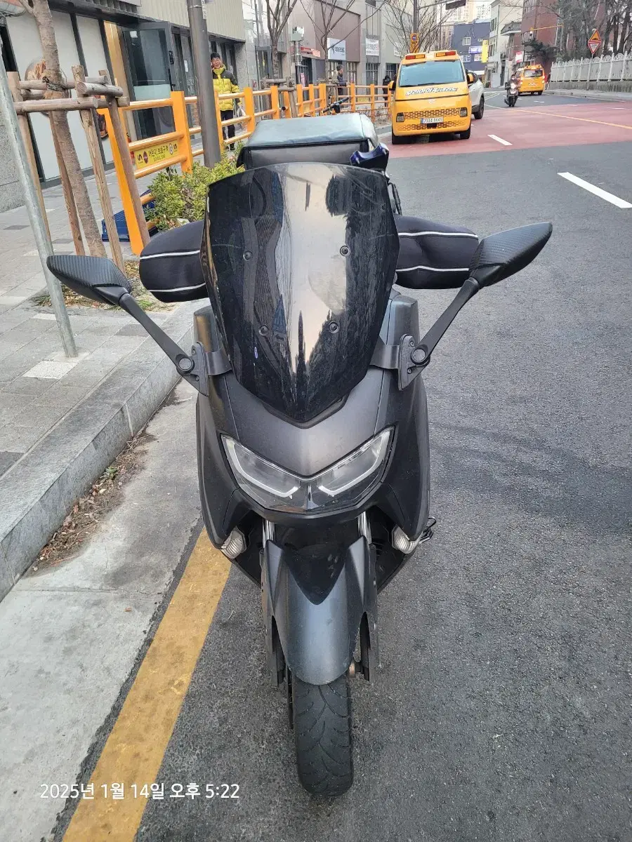 23년식 nmax125 팝니다.