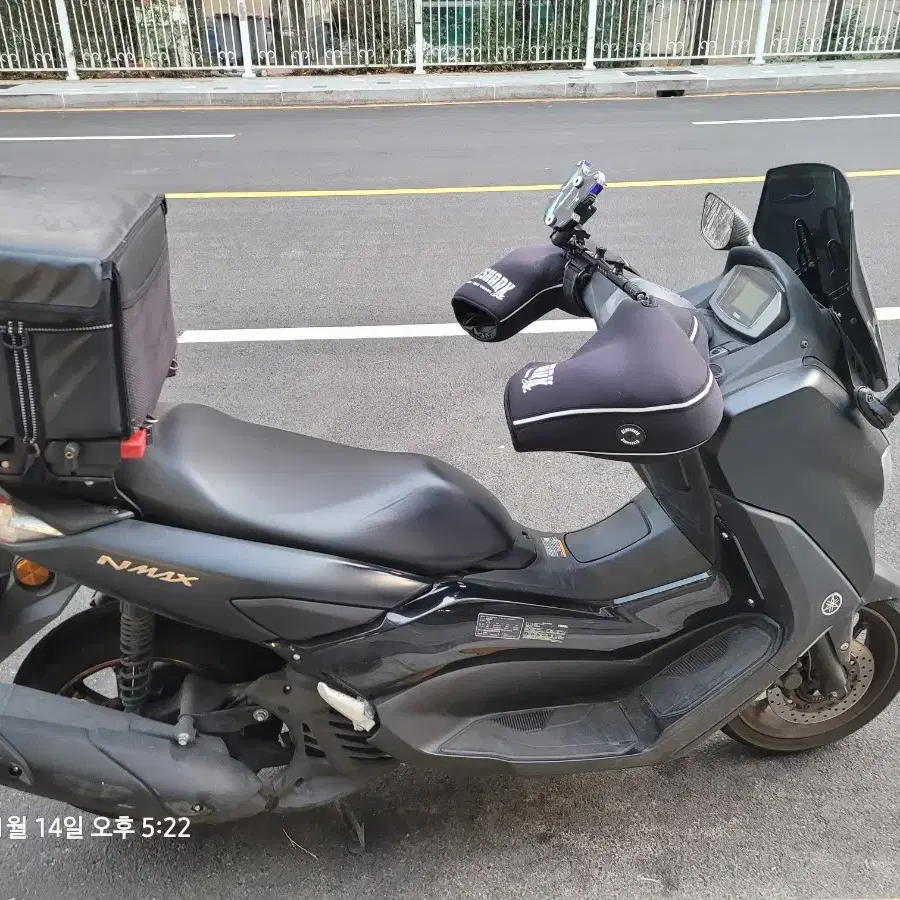 23년식 nmax125 팝니다.