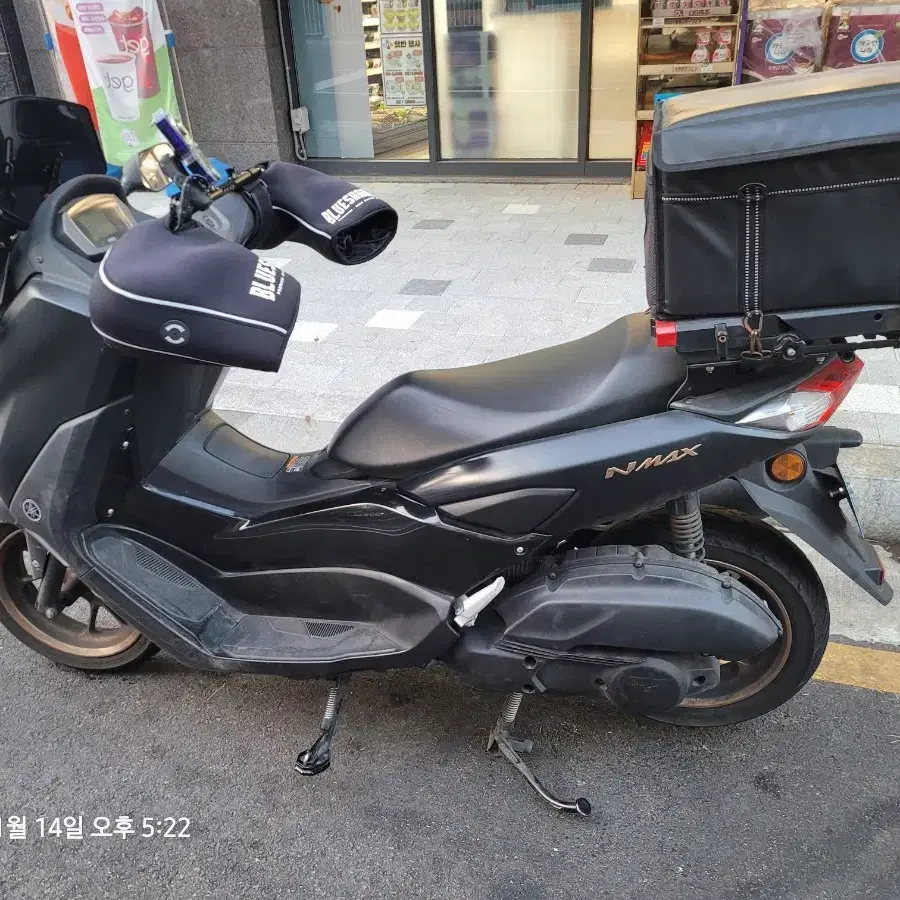 23년식 nmax125 팝니다.