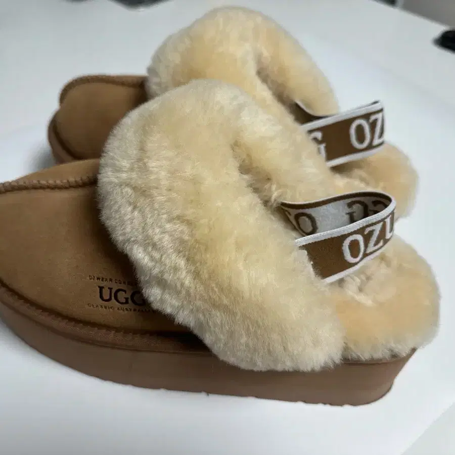 UGG