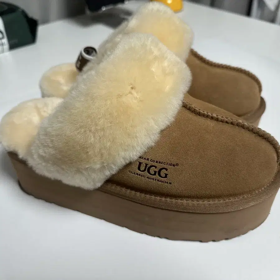 UGG