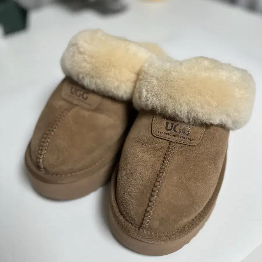 UGG