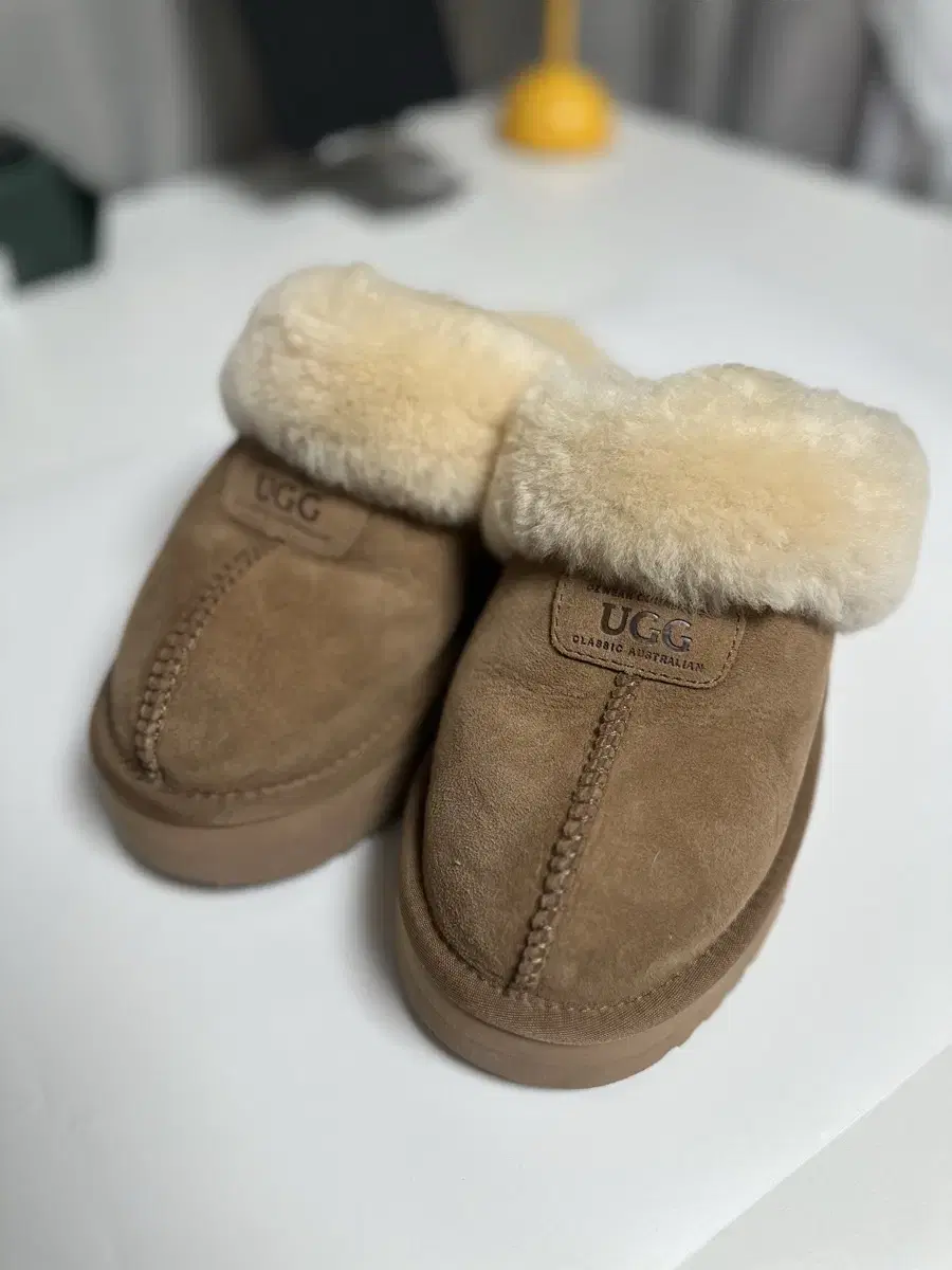 UGG