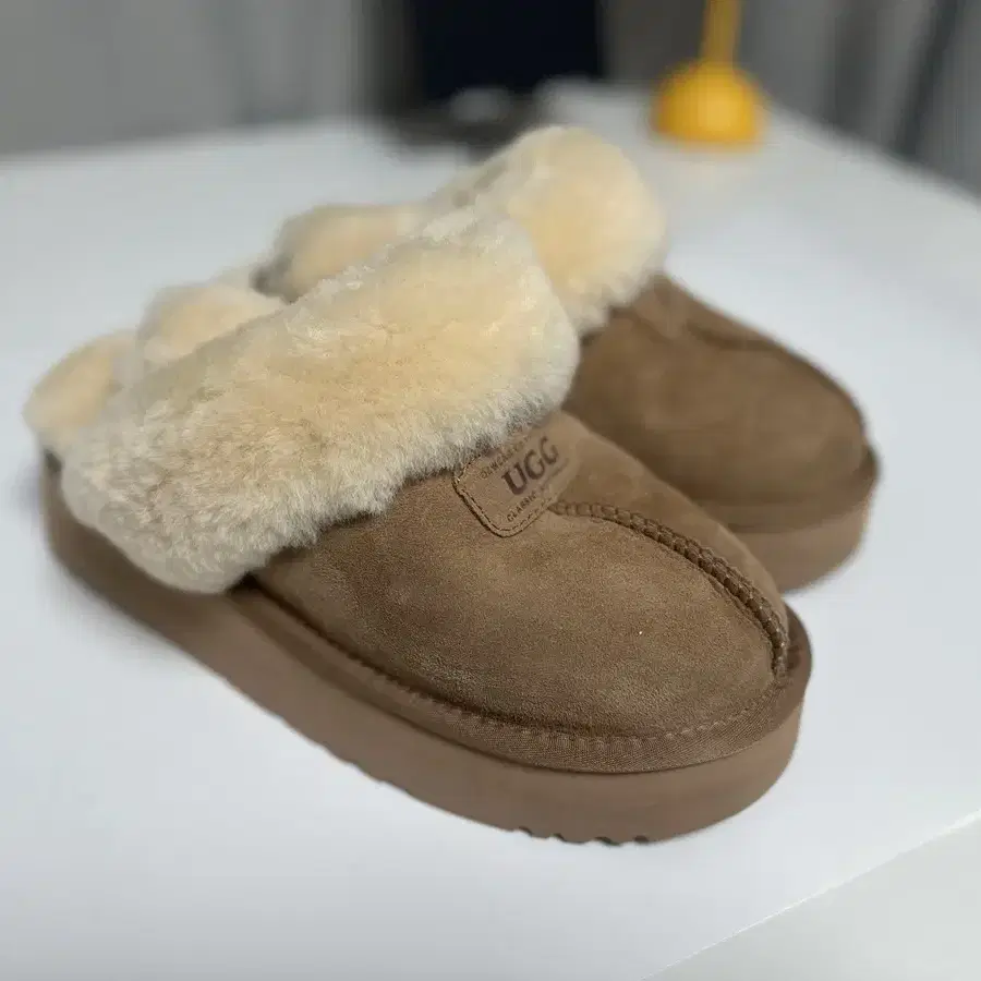 UGG