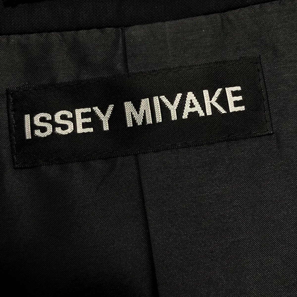 [ ISSEY MIYAKE ] 이세이미야케 블랙컬러 플리츠 코트