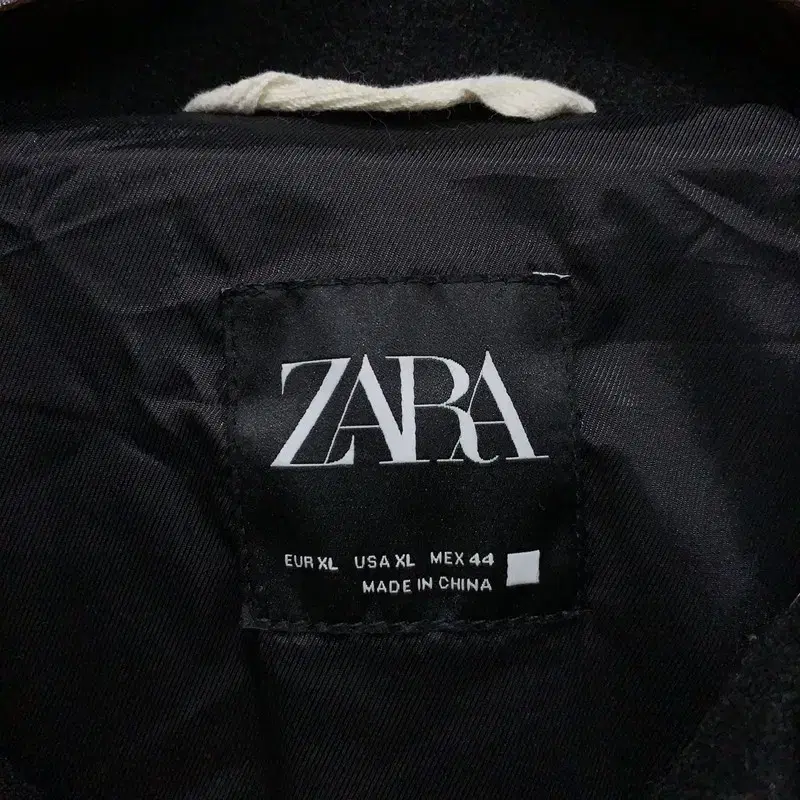 자라 ZARA 블랙 남자 미니멀 자켓 105 G02730