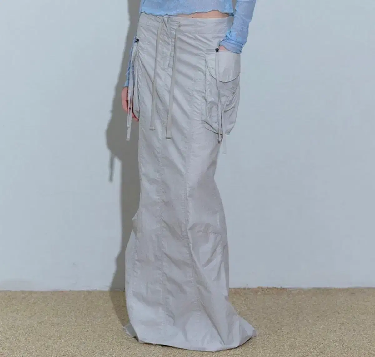 스컬프터 Parachute Cargo Maxi Skirt Pale Gra