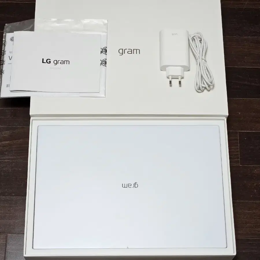 LG 그램 16인치 화이트 풀박스 (i5 11세대, 램 16