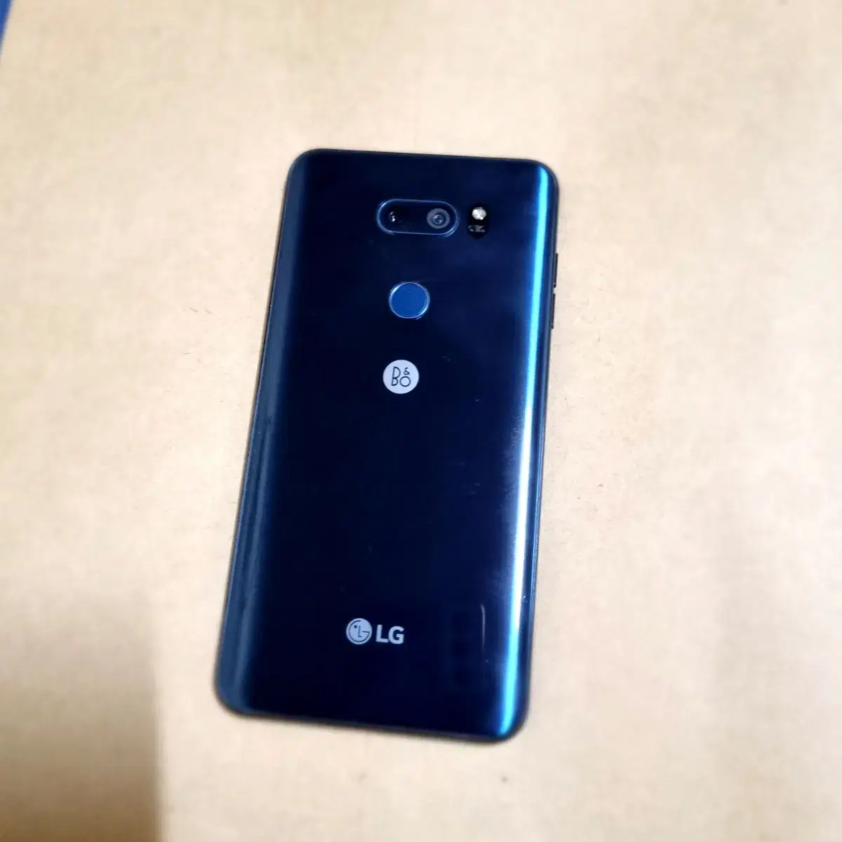 LG V30 외관 상태 매우 좋음