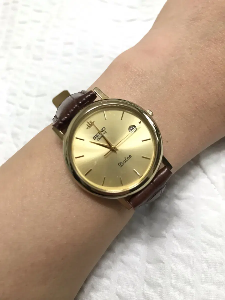 세이코 돌체 왕관 금장 쿼츠 시계 빈티지 seiko Dolce watch