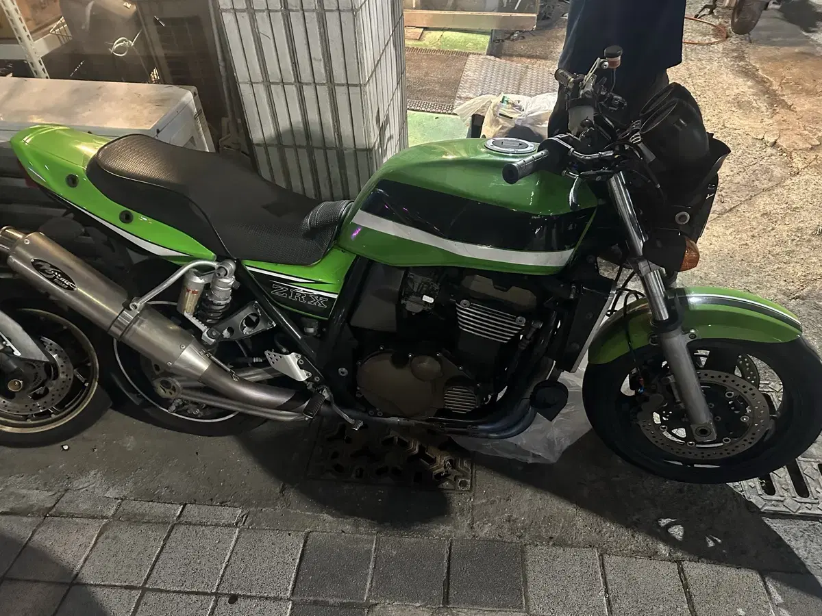 가와사키ZRx1200r 2005년식