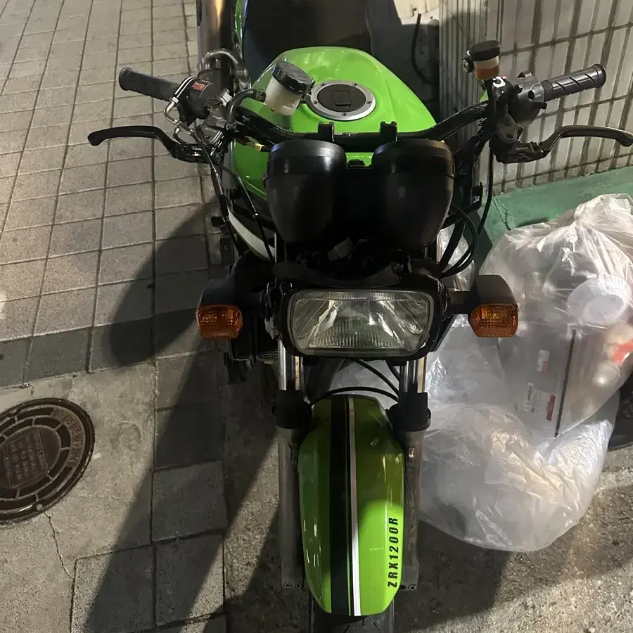 가와사키ZRx1200r 2005년식