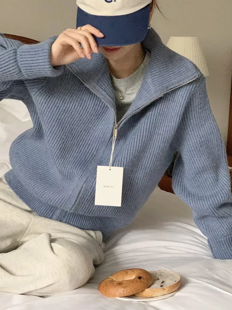 [할인] 에드모어 알마 니트 집업 가디건_블루 판매합니다