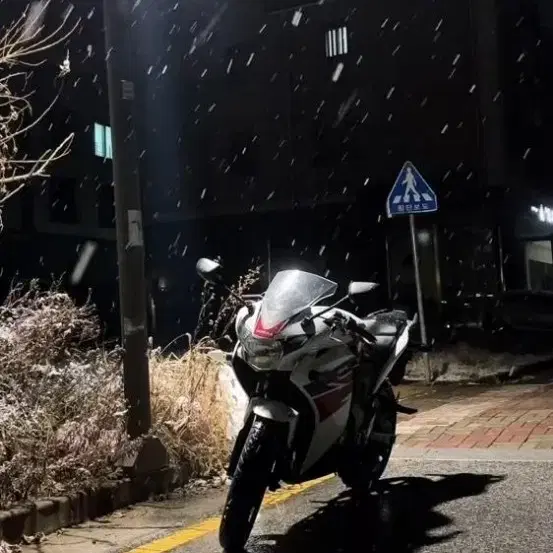 CBR 125 (건담), 판매 or 대차