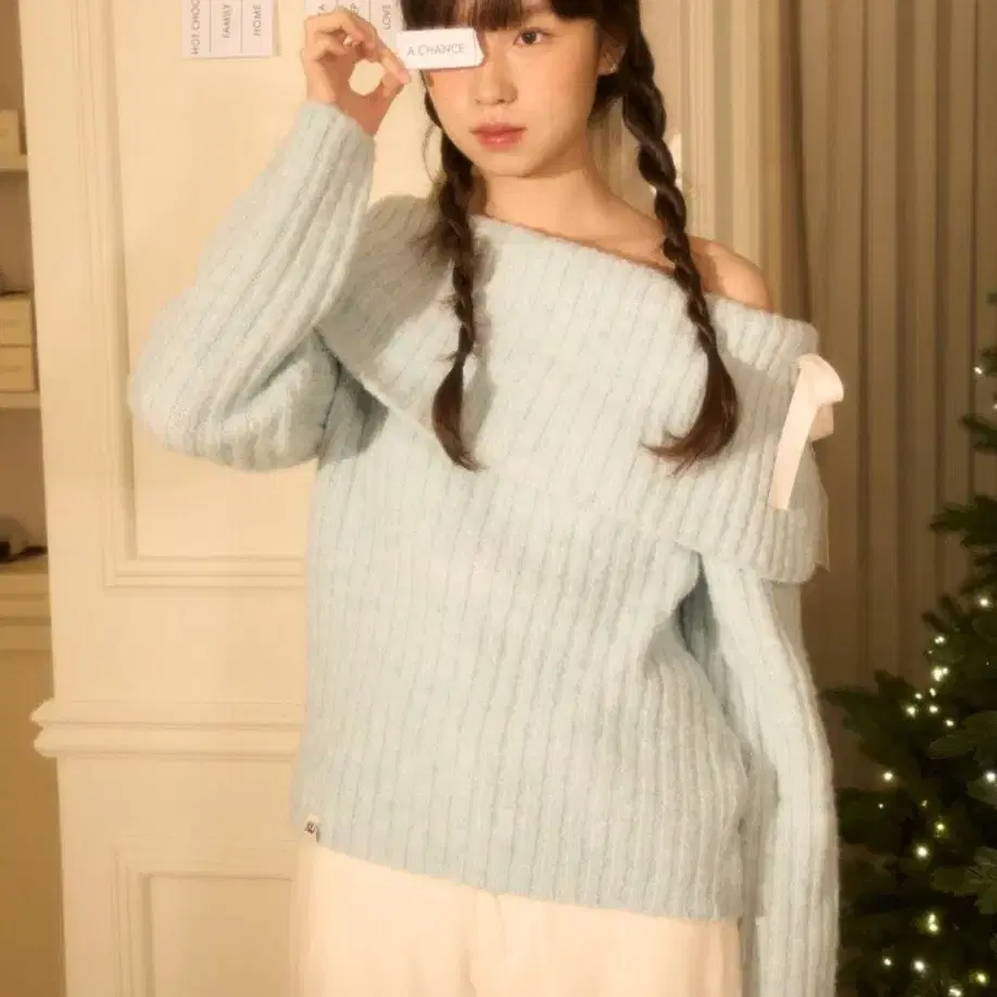 어윗 HOLIDAY OFF-SHOULDER KNIT-MINT 팝니다