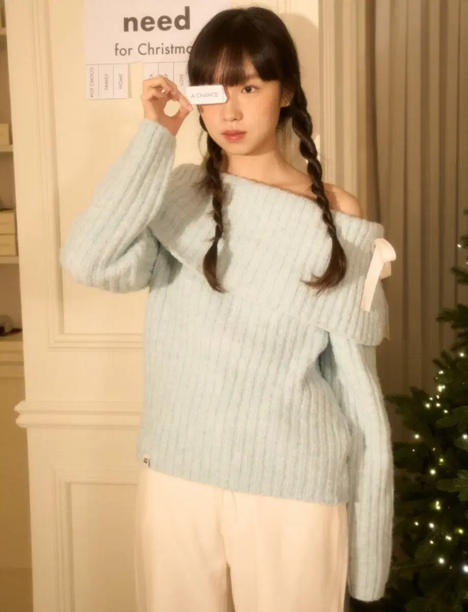 어윗 HOLIDAY OFF-SHOULDER KNIT-MINT 팝니다